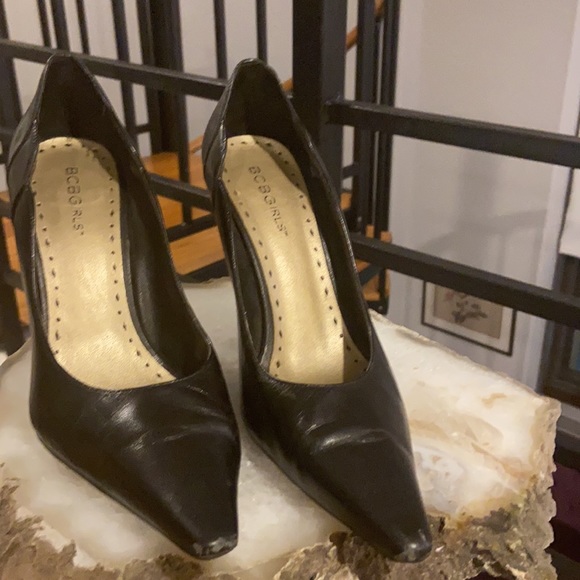 BCBGirls 8.5 pointed toe black heels - Picture 4 of 6